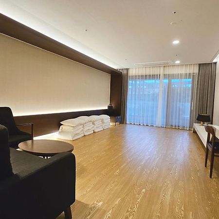 The Qube Resort Jeju Seogwipo Exterior photo